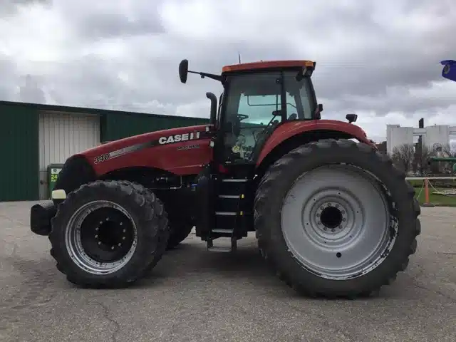 Gallery image 2 for Used 2011 Case IH MAGNUM 340 Tractor