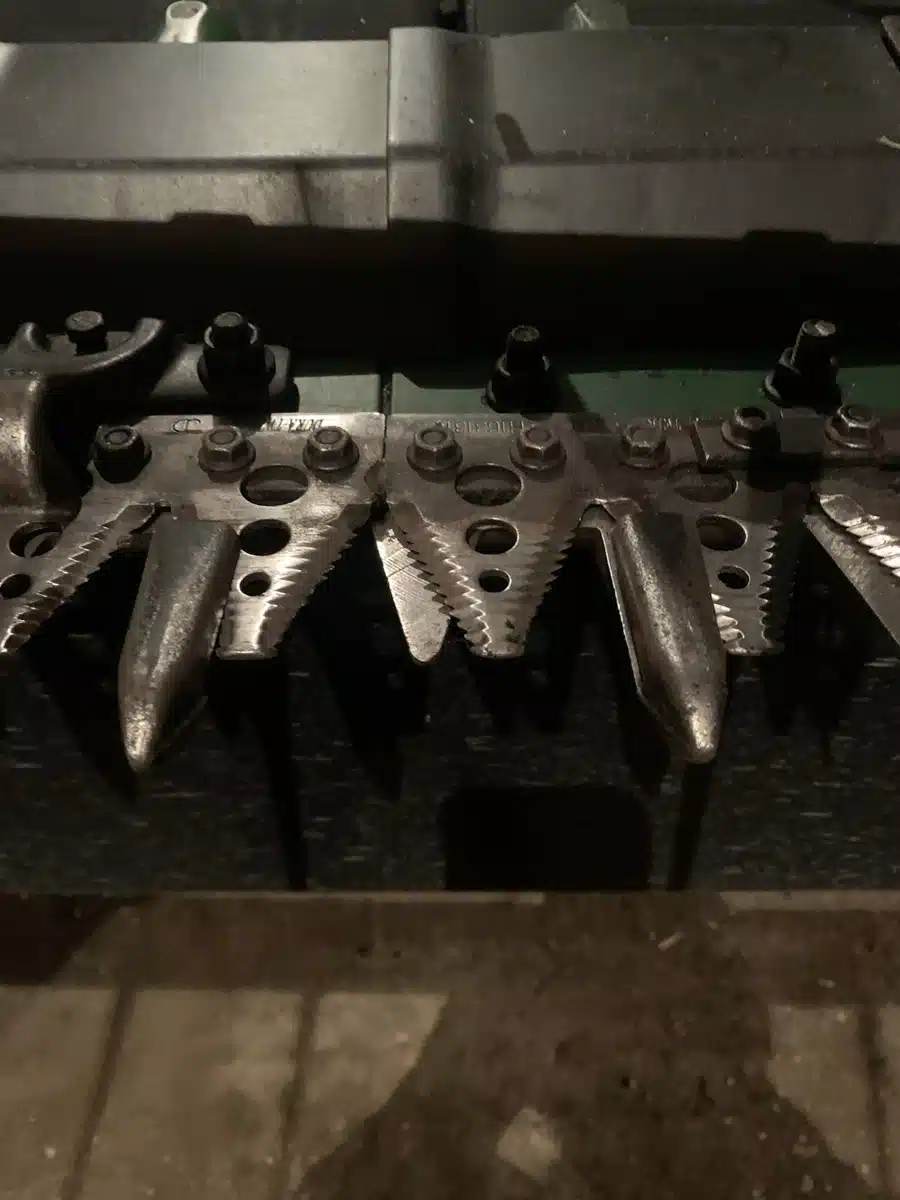 Gallery image 2 for Used 2013 John Deere 640FD Header - Draper