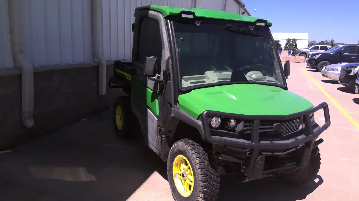 Gallery image 2 for Used 2021 John Deere XUV 835R Utility Vehicle