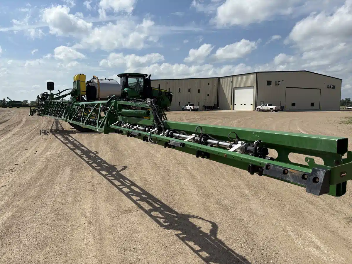 Gallery image 2 for Used 2019 John Deere R4038 Sprayer - Self Propelled
