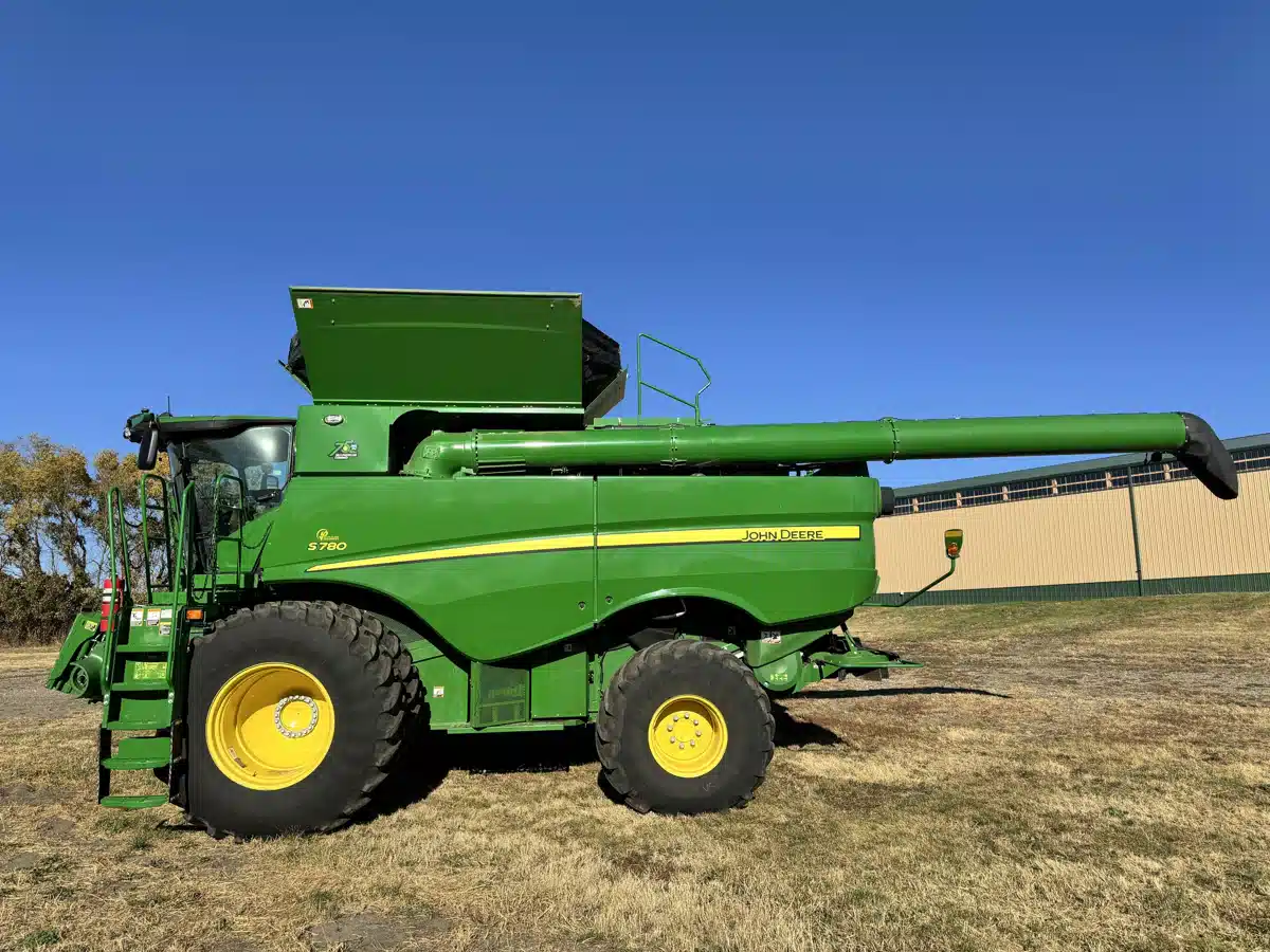 Gallery image 2 for Used 2022 John Deere S780 Combine