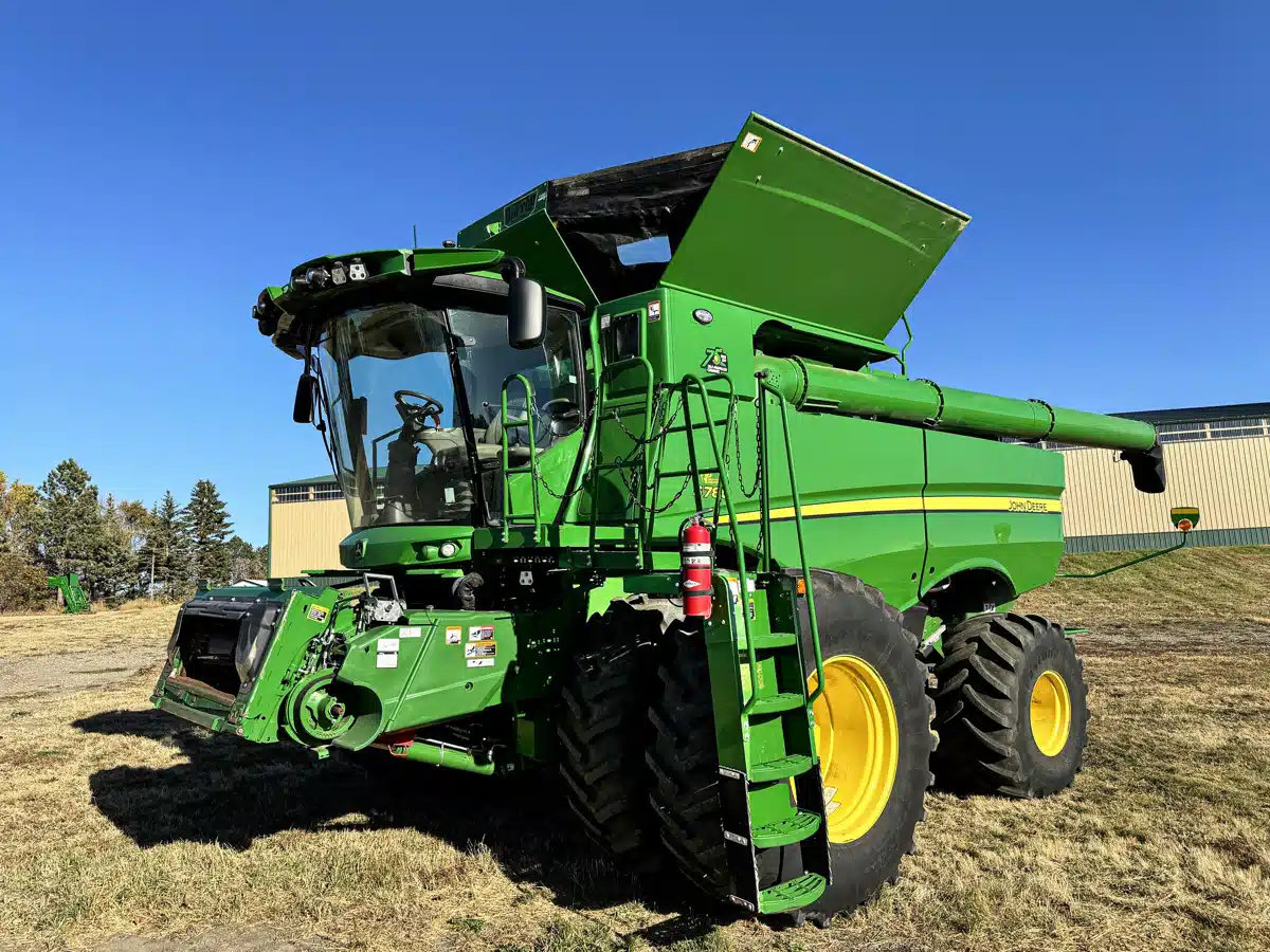 Gallery image 1 for Used 2022 John Deere S780 Combine