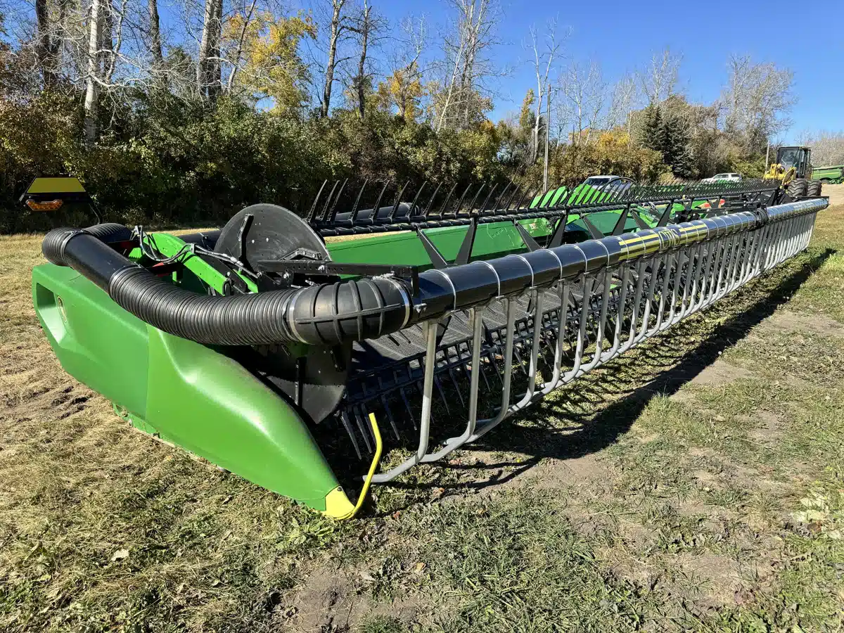 Gallery image 1 for Used 2023 John Deere RD40F Header - Flex