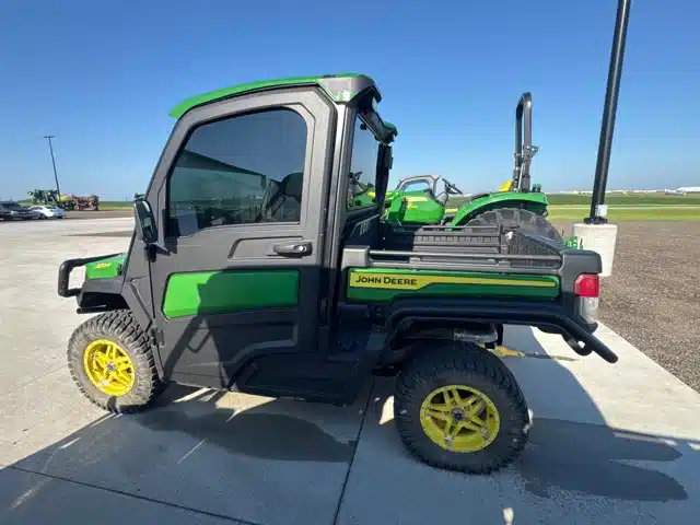 Gallery image 2 for 2022 John Deere XUV 835R Utility Vehicle