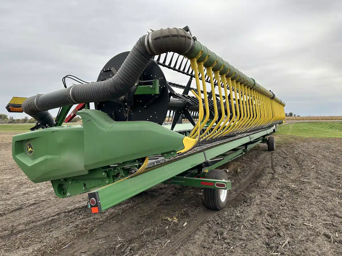 Gallery image 2 for Used 2021 John Deere RD45F Header Combine