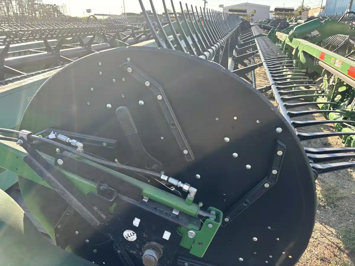 Gallery image 2 for Used 2020 John Deere 745FD Header - Draper