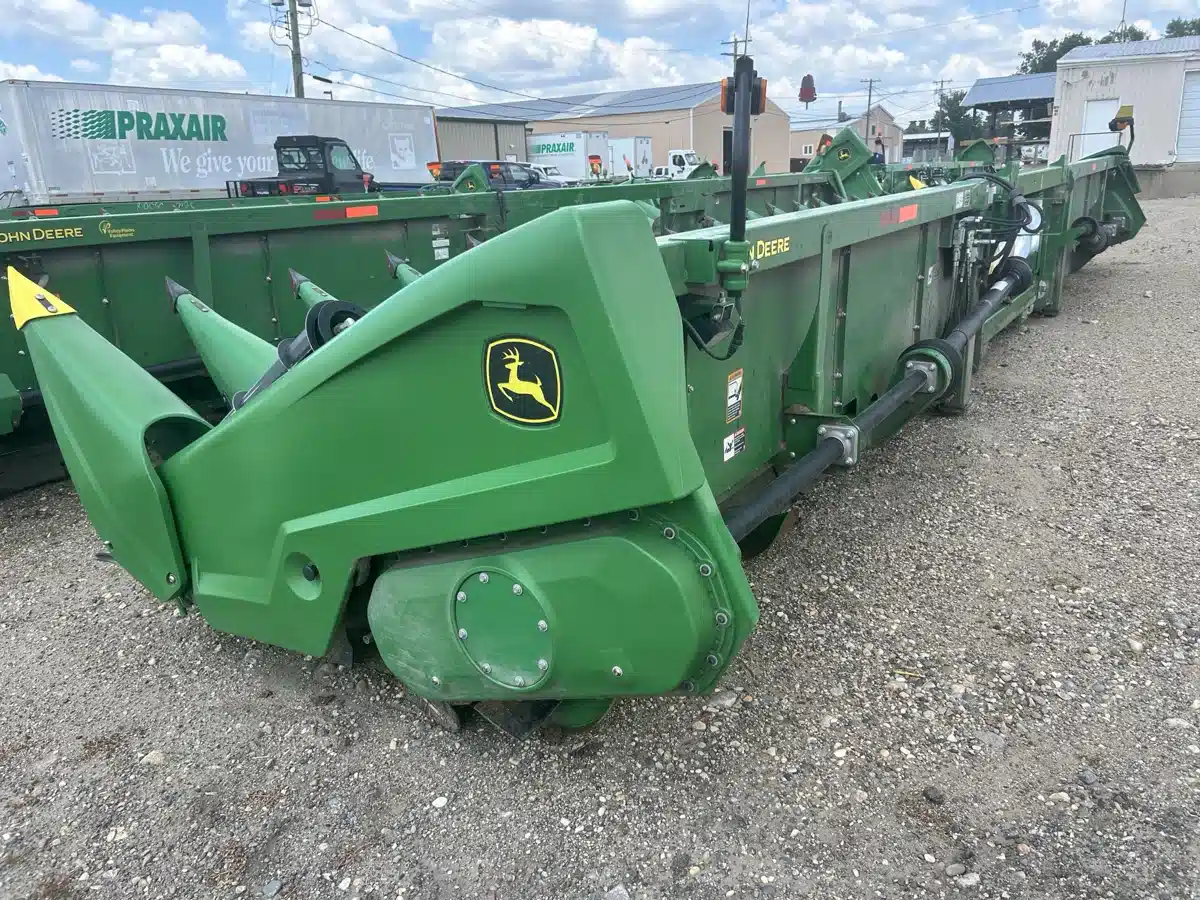 Gallery image 2 for Used 2021 John Deere C18R Header - Row Crop