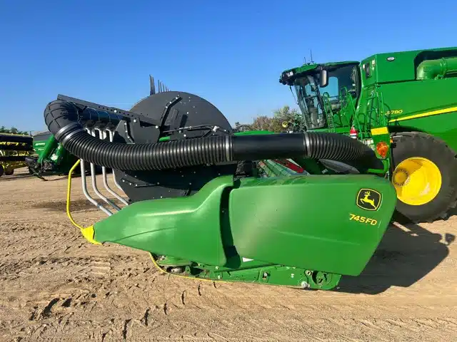 Gallery image 2 for Used 2020 John Deere 745FD Header - Draper