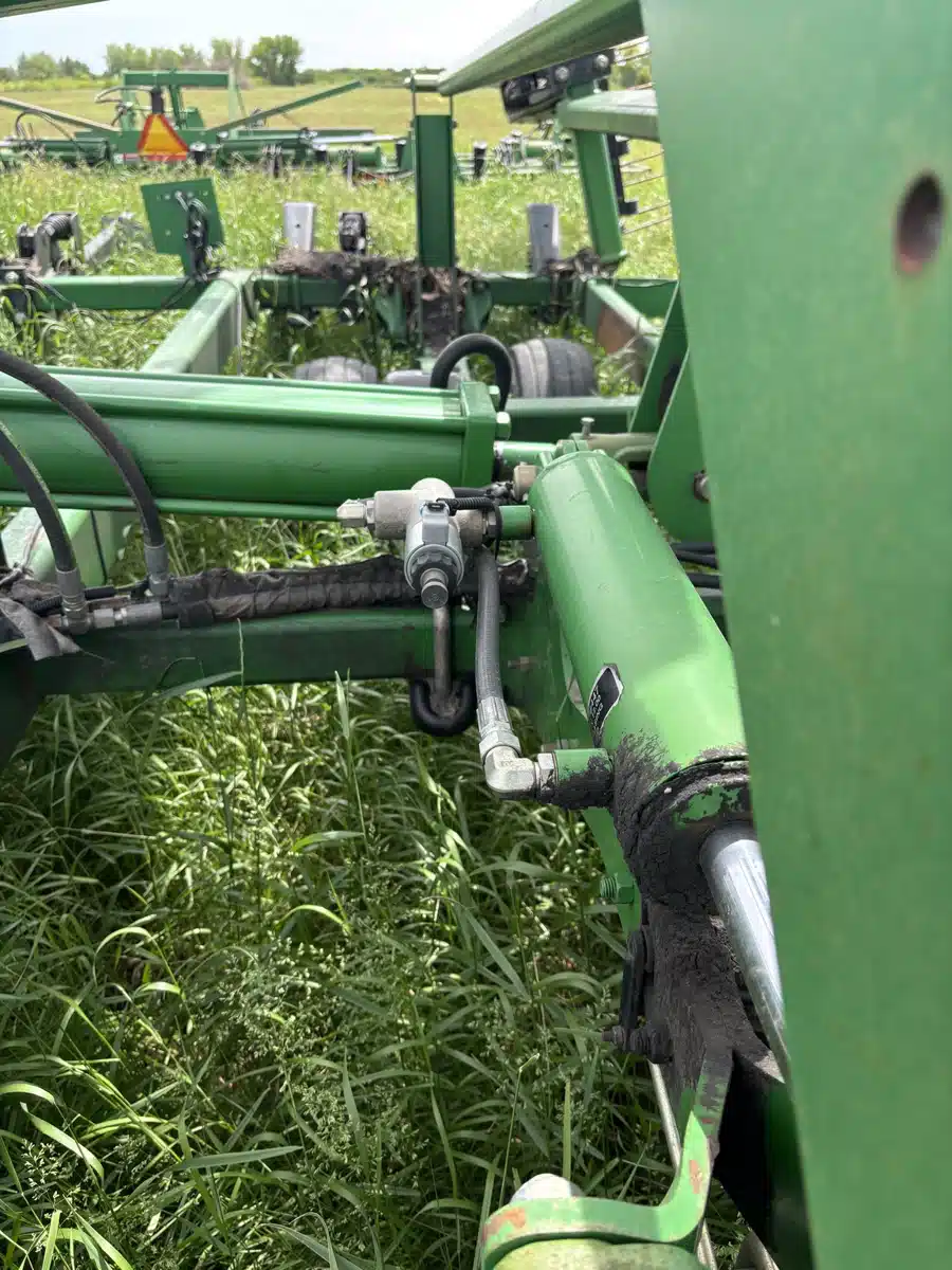 Gallery image 2 for Used 2004 John Deere 2410 Chisel Plow