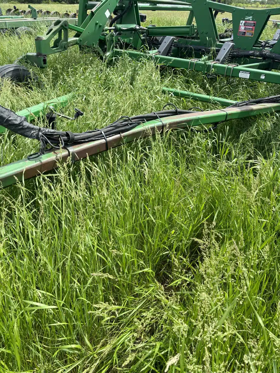 Gallery image 1 for Used 2004 John Deere 2410 Chisel Plow
