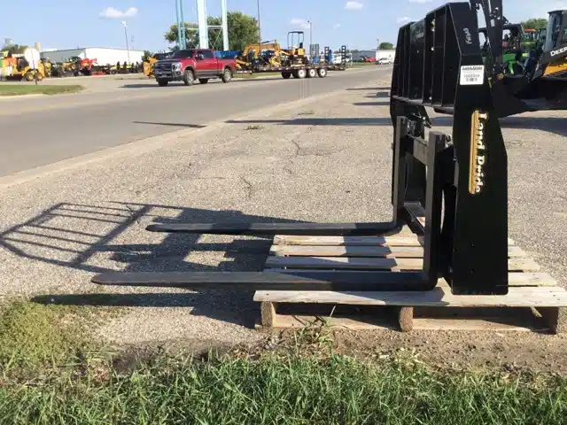 Gallery image 2 for Used Land Pride PFL3048 Front End Loader