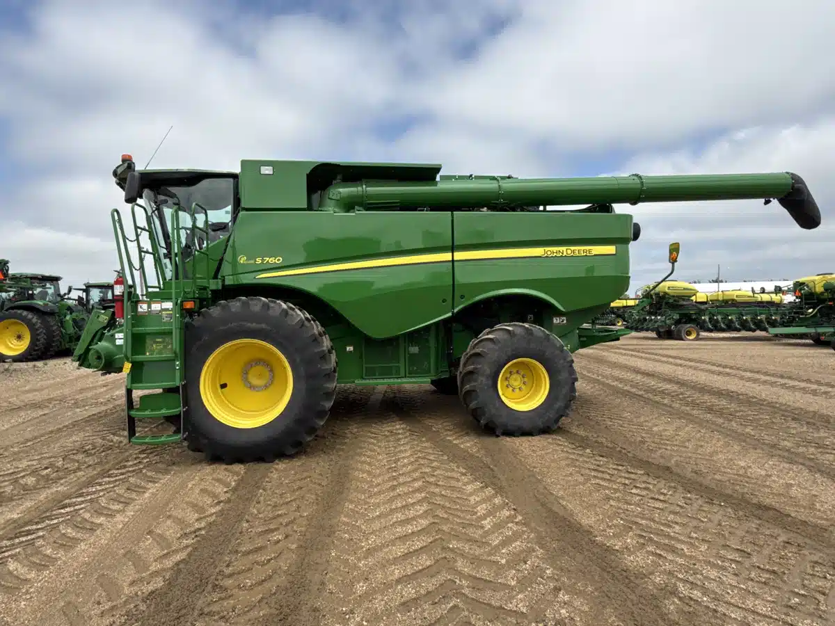 Gallery image 2 for Used 2020 John Deere S760 Combine