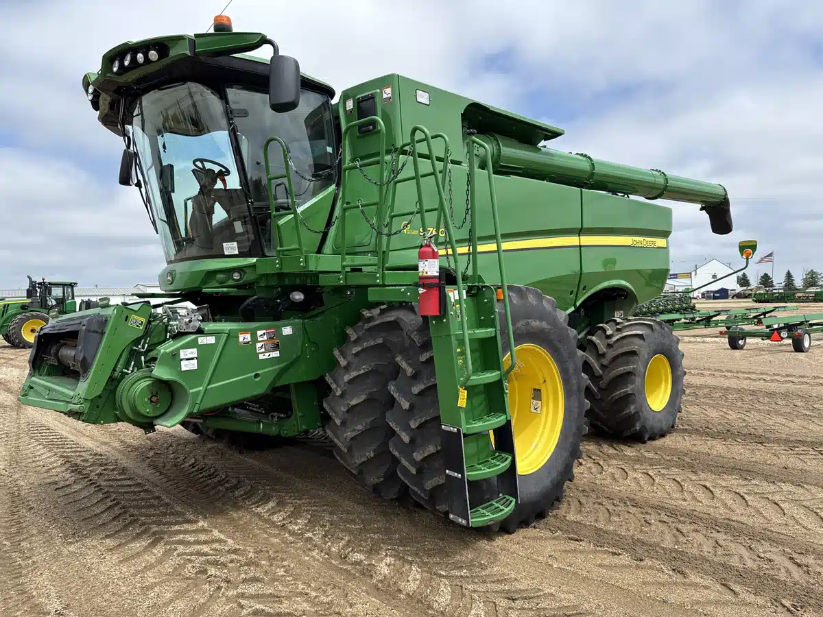 Gallery image 1 for Used 2020 John Deere S760 Combine