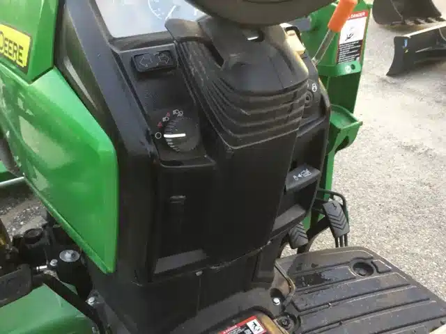 Gallery image 2 for Used 2023 John Deere 1025R Tractor