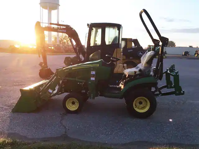 Gallery image 2 for Used 2023 John Deere 1025R Tractor