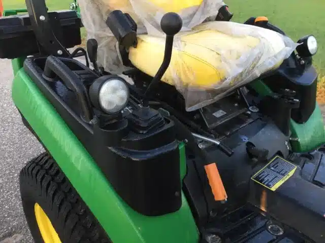 Gallery image 1 for Used 2023 John Deere 1025R Tractor