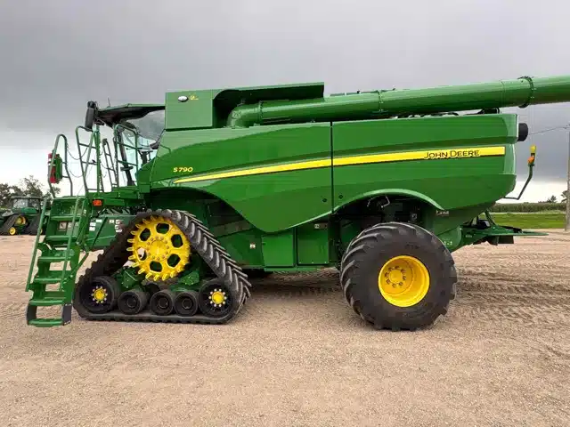 Gallery image 2 for Used 2024 John Deere S790 Combine