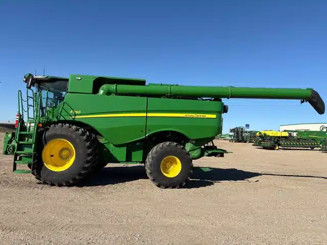 Gallery image 2 for Used 2024 John Deere S790 Combine