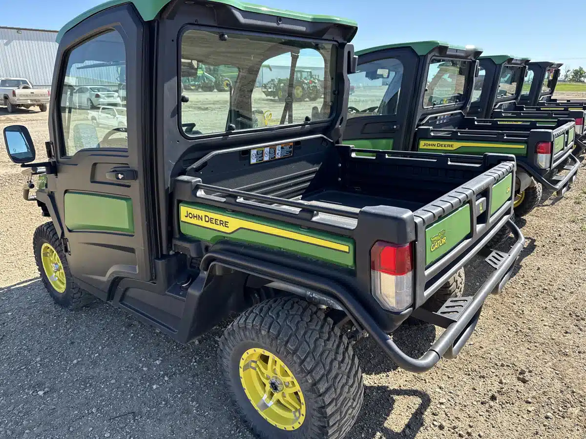 Gallery image 2 for 2023 John Deere XUV 835R Utility Vehicle