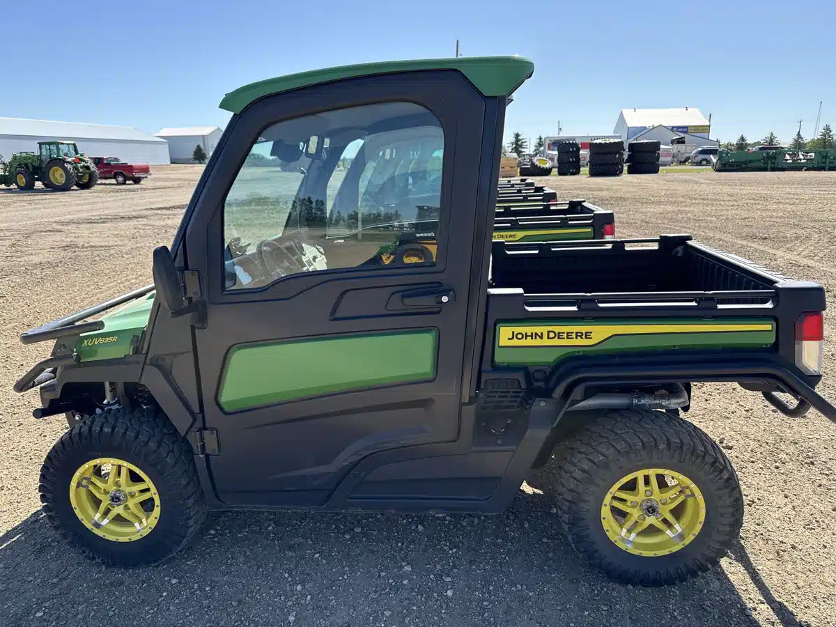 Gallery image 1 for 2023 John Deere XUV 835R Utility Vehicle