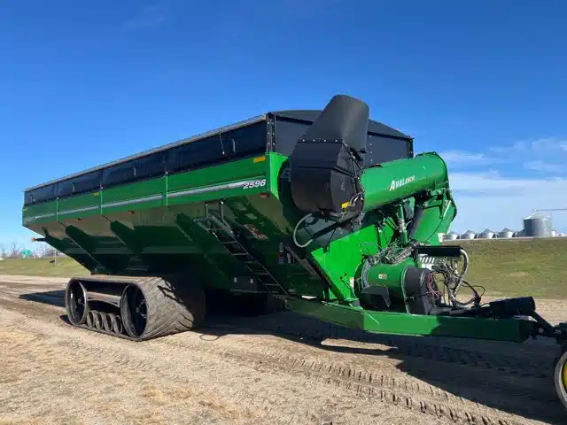 Gallery image 1 for Used 2022 Brent 2596 Grain Cart