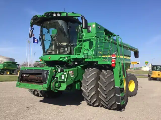 Gallery image 1 for Used 2024 John Deere S780 Combine