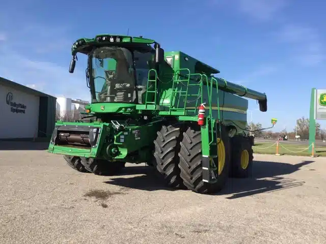 Gallery image 2 for Used 2024 John Deere S780 Combine