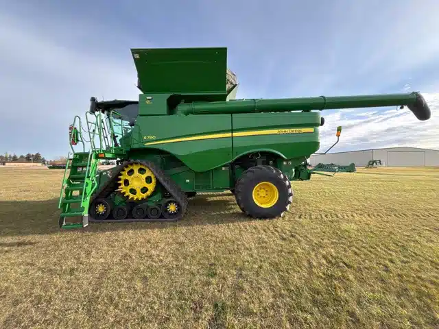 Gallery image 2 for Used 2024 John Deere S790 Combine