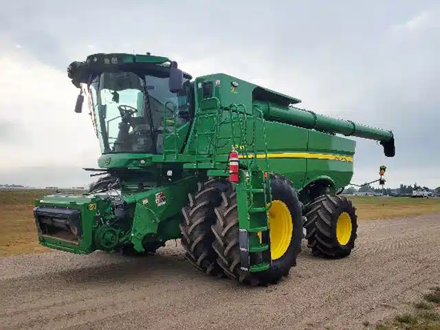 Gallery image 1 for 2024 John Deere S780 Combine
