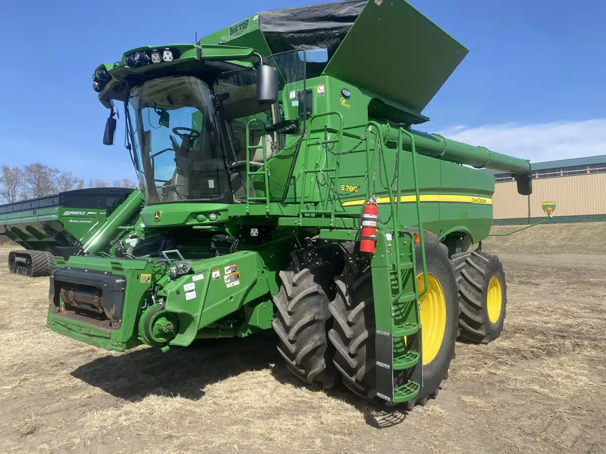 Gallery image 1 for 2024 John Deere S780 Combine