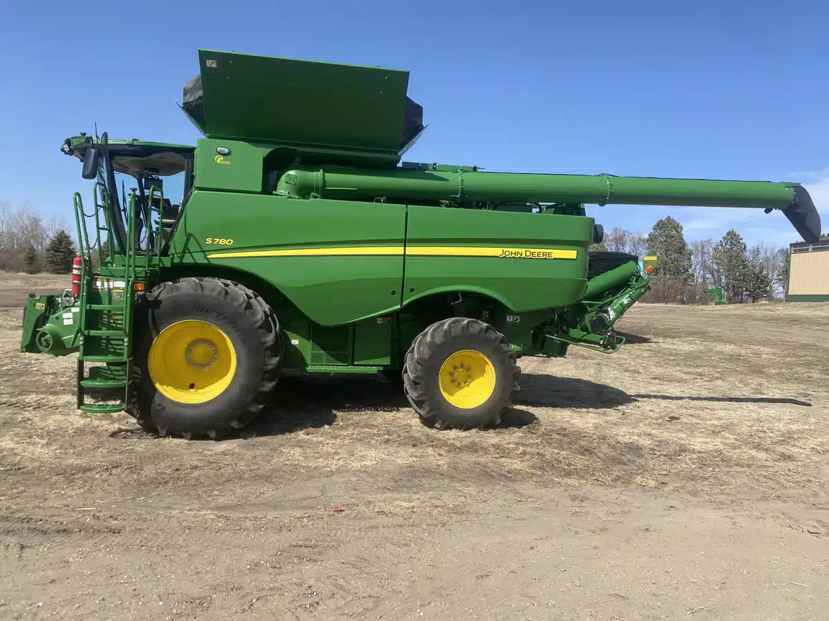Gallery image 2 for 2024 John Deere S780 Combine