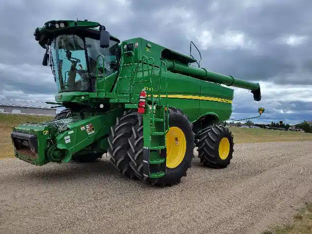 Gallery image 1 for 2024 John Deere S780 Combine