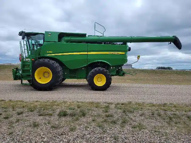Gallery image 2 for 2024 John Deere S780 Combine