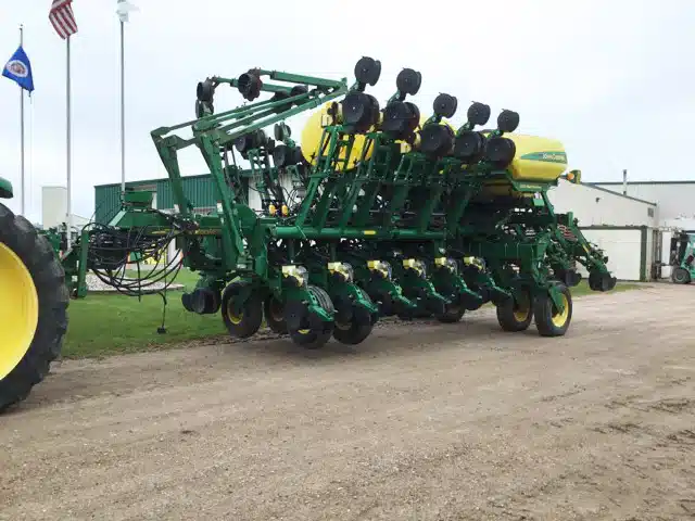 Gallery image 1 for Used 2014 John Deere 1790 Planter