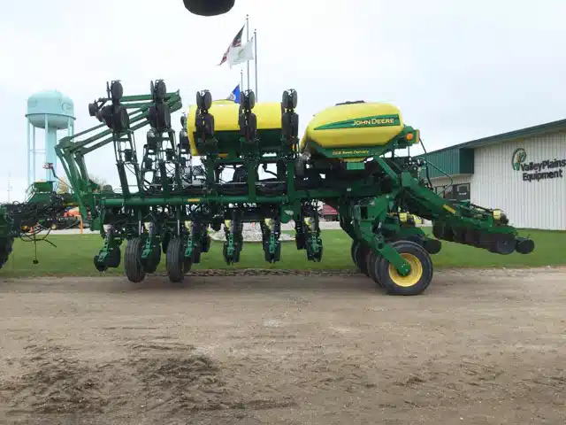 Gallery image 2 for Used 2014 John Deere 1790 Planter