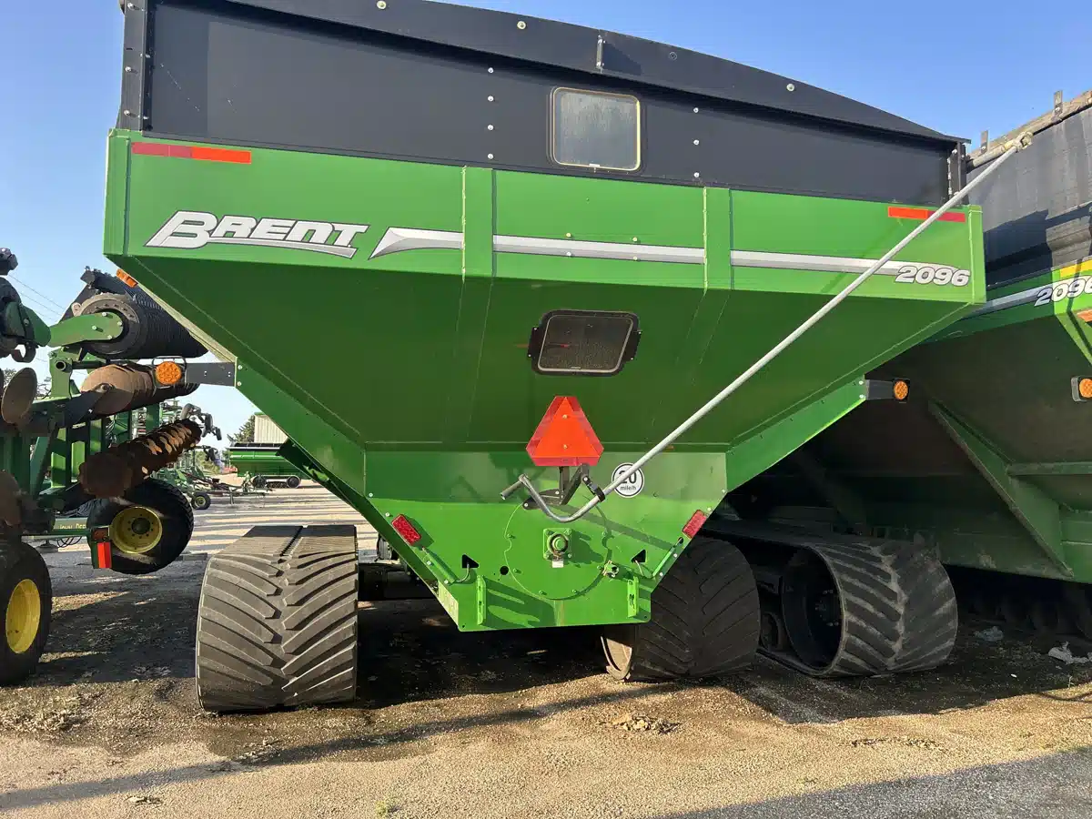 Gallery image 2 for Used 2022 Brent 2096 Grain Cart