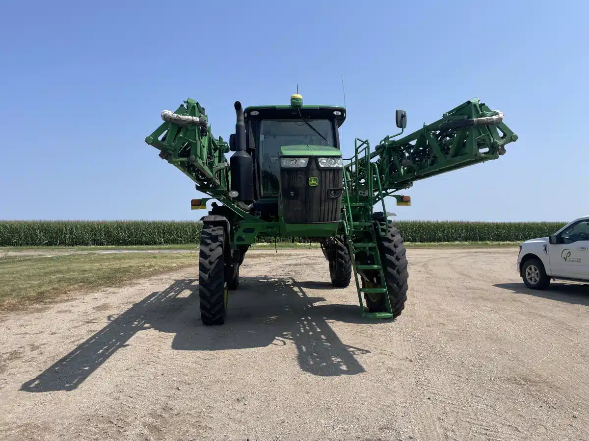 Gallery image 2 for Used 2017 John Deere R4030 Sprayer - Self Propelled