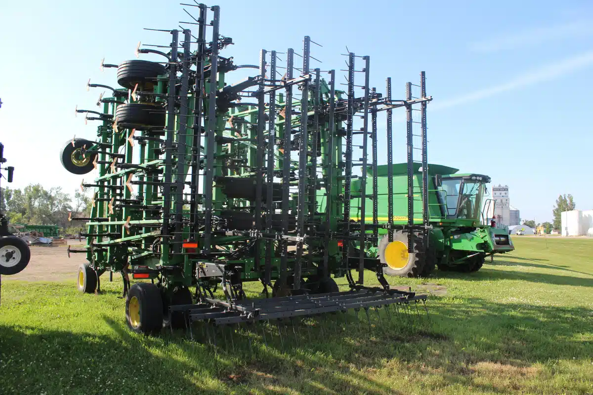 Gallery image 2 for Used 2018 John Deere 2230FH Cultivator