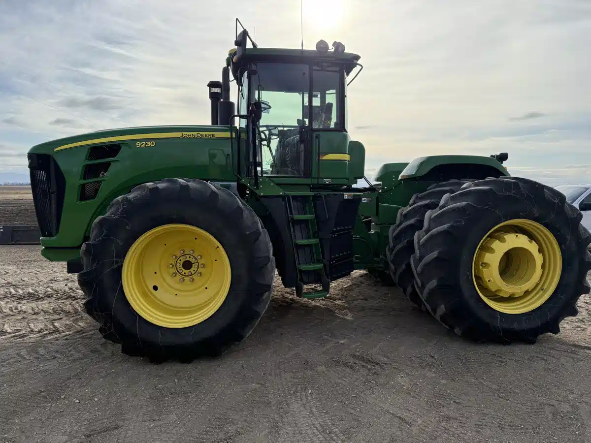 Gallery image 2 for Used 2009 John Deere 9230 Tractor