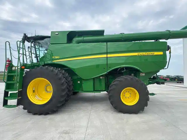 Gallery image 2 for 2024 John Deere S780 Combine