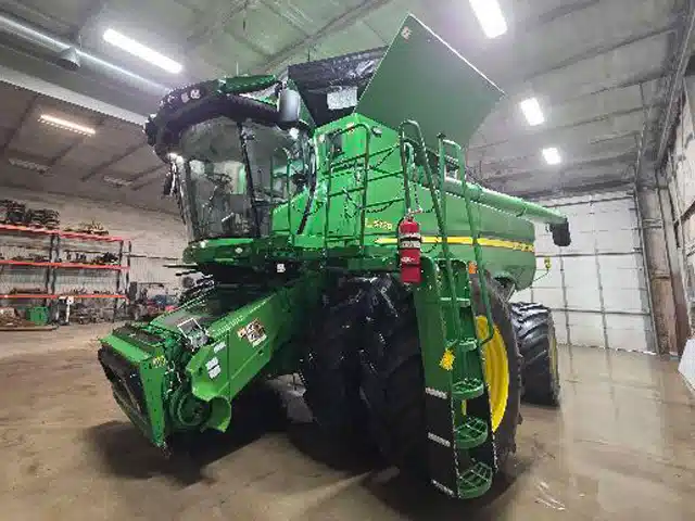 Gallery image 1 for 2024 John Deere S780 Combine