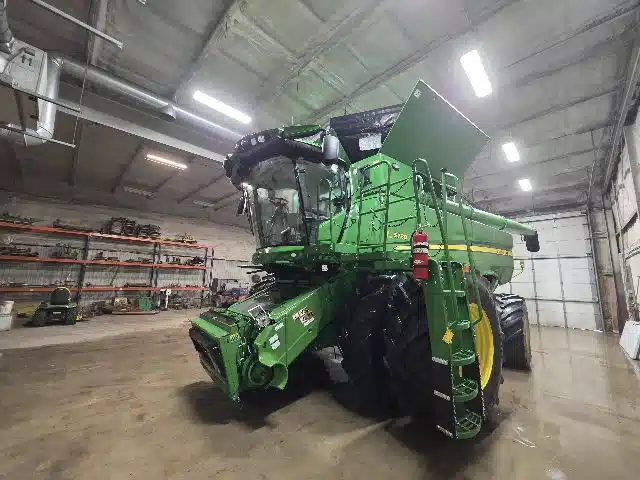 Gallery image 2 for 2024 John Deere S780 Combine