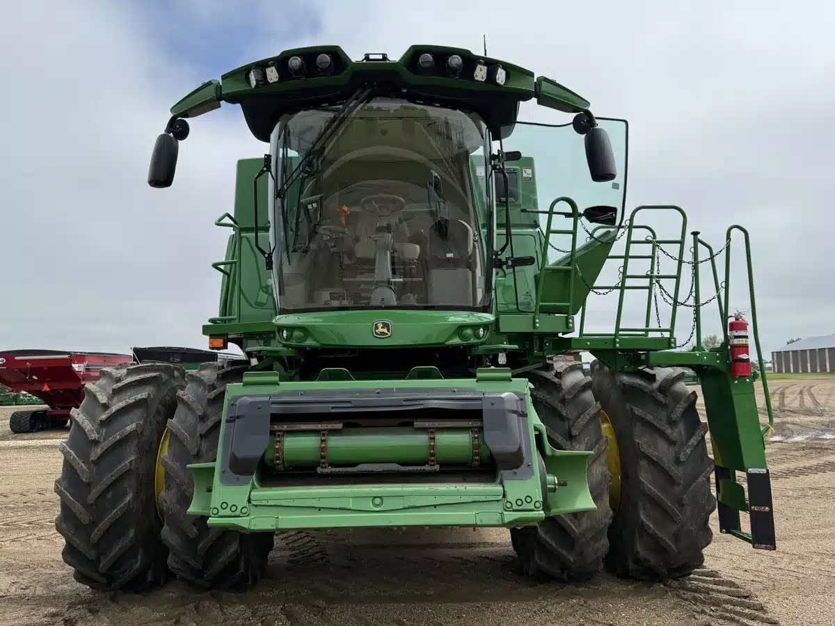 Gallery image 2 for Used 2024 John Deere S780 Combine