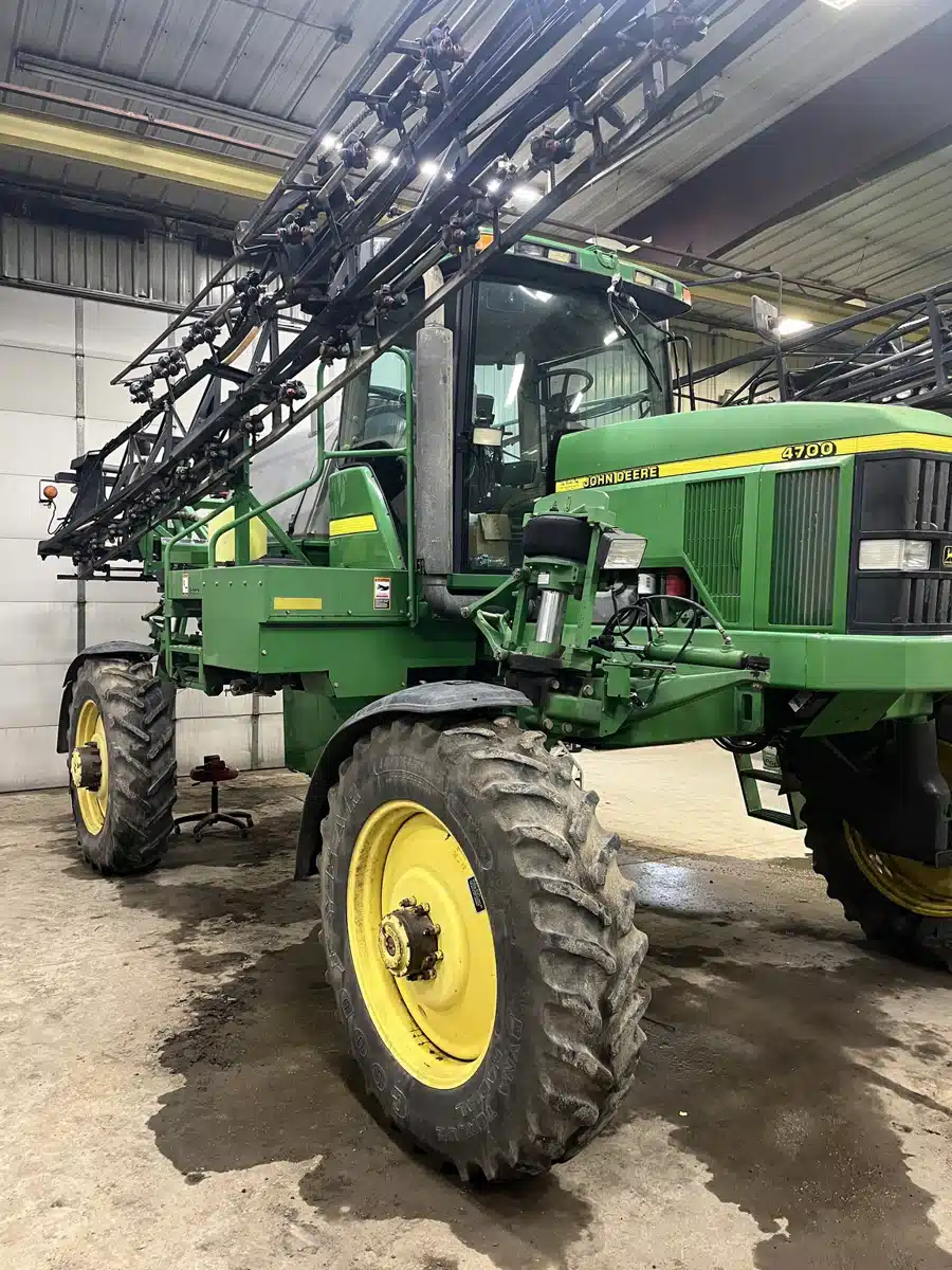 Gallery image 1 for Used 1999 John Deere 4700 Sprayer - Self Propelled