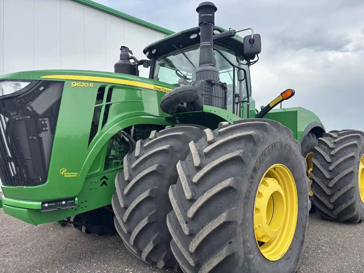 Gallery image 2 for Used 2015 John Deere 9620R Tractor