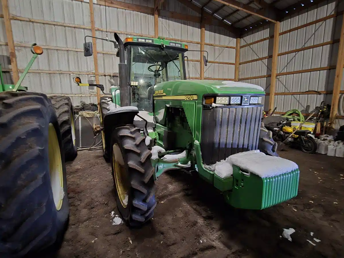 Gallery image 2 for Used 2000 John Deere 8210 Tractor