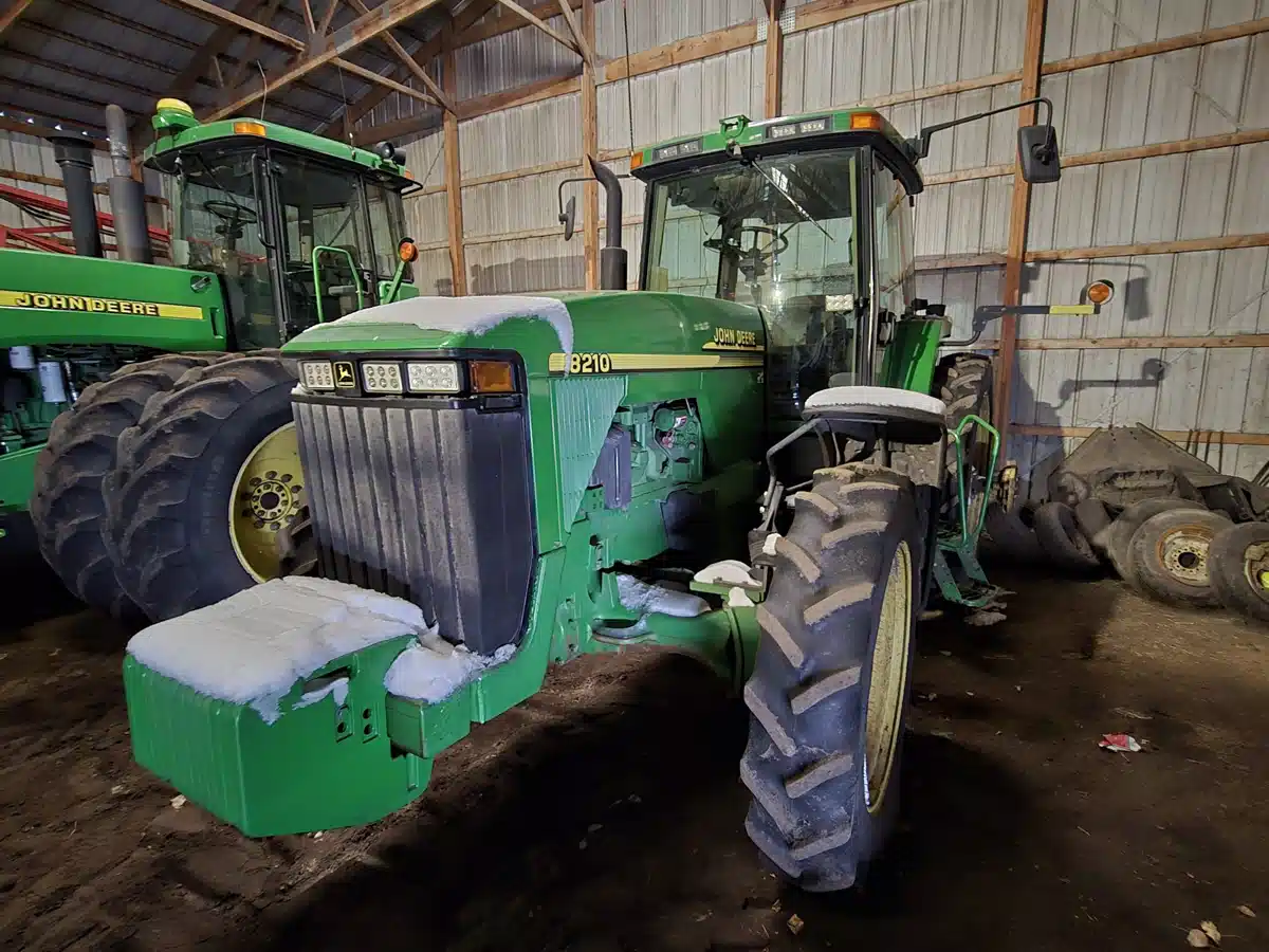 Gallery image 1 for Used 2000 John Deere 8210 Tractor