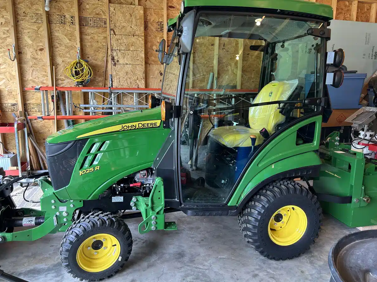 Gallery image 1 for Used 2024 John Deere 1025R Tractor