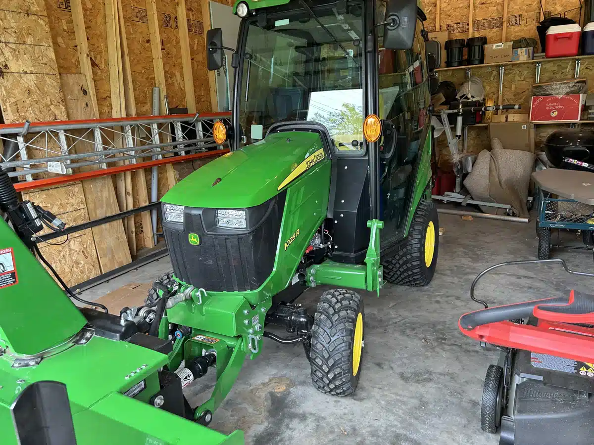 Gallery image 2 for Used 2024 John Deere 1025R Tractor