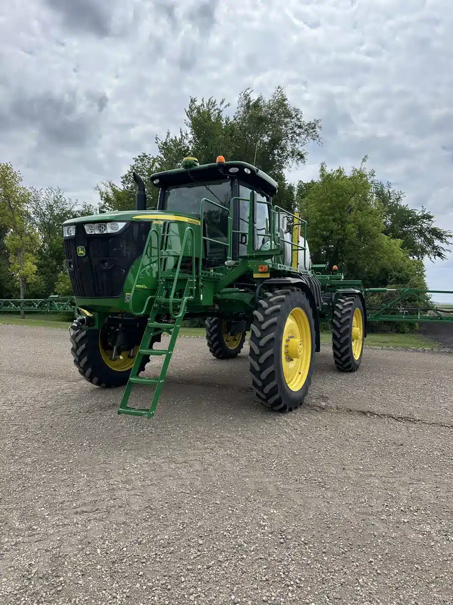 Gallery image 2 for Used 2016 John Deere R4038 Sprayer - Self Propelled